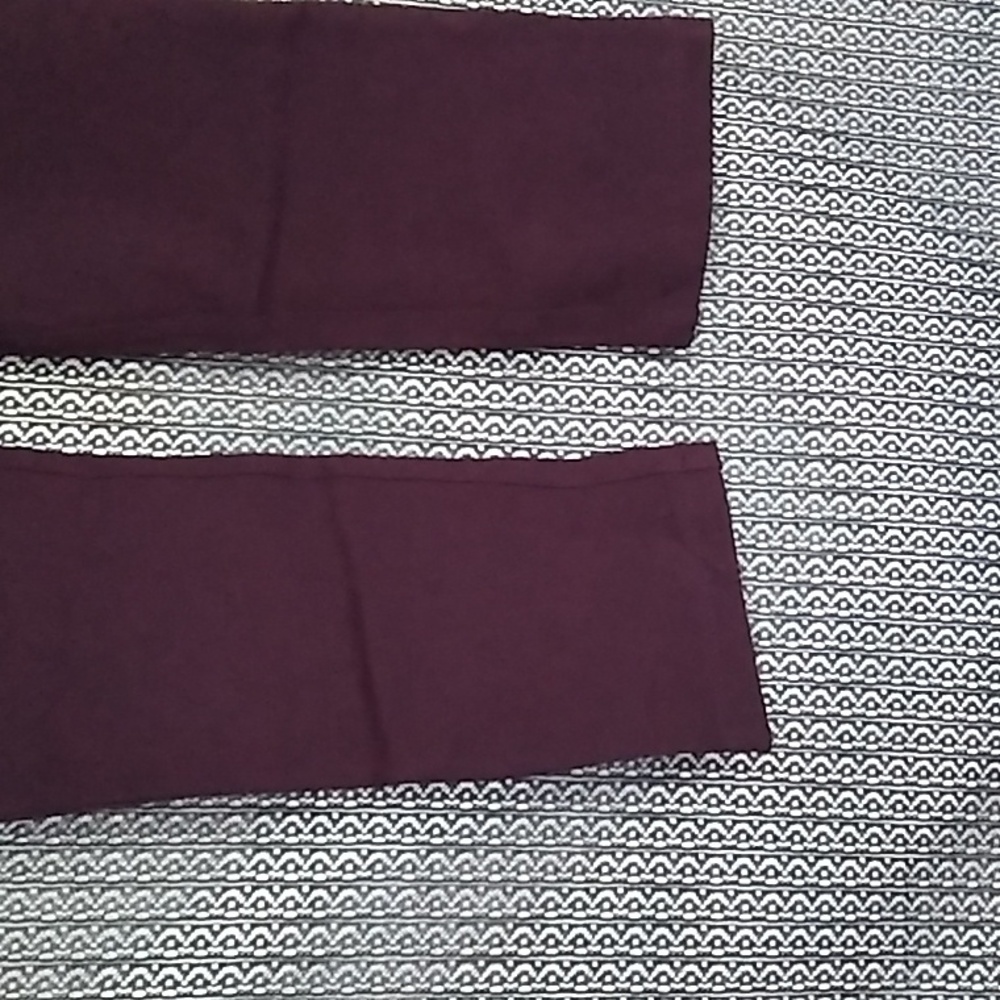 DKNY SIZE SMALL - Picture 4 of 9